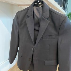 Tazio 3-piece suit youth size 7.  Dark gray.